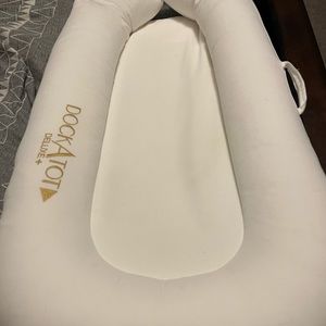 Excellent condition Dockatot Deluxe Lounger plus extras